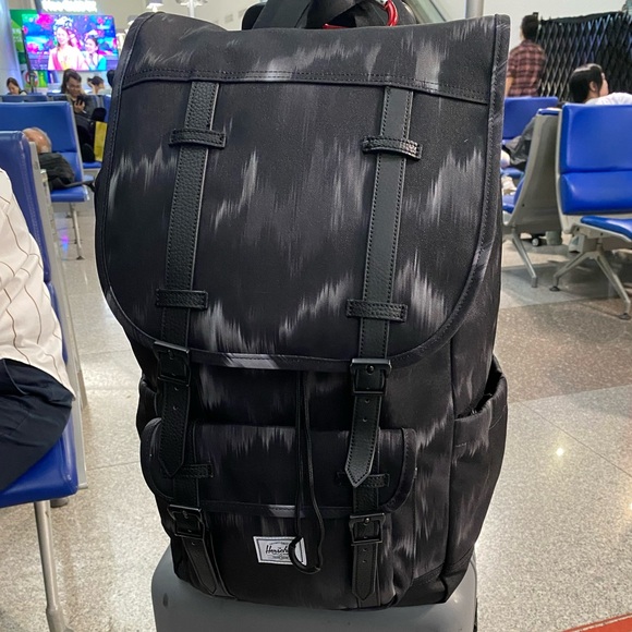 Herschel Little America™ Backpack - 30L - Picture 4 of 13